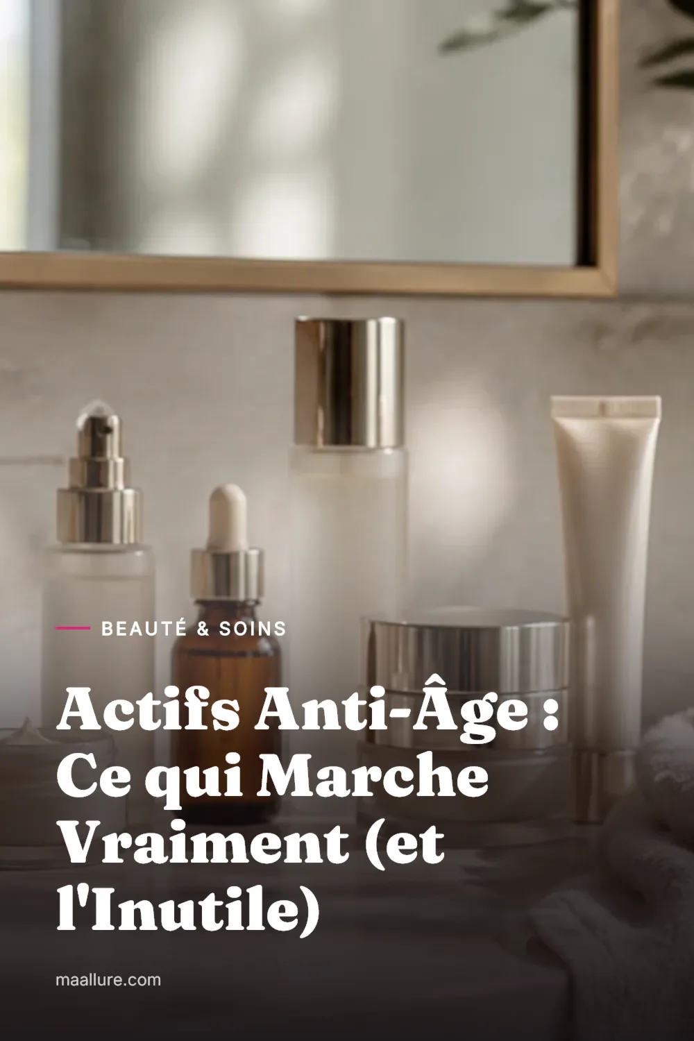 Flacons compte-gouttes de sérums de soin visage disposés sur une console de salle de bain lumineuse