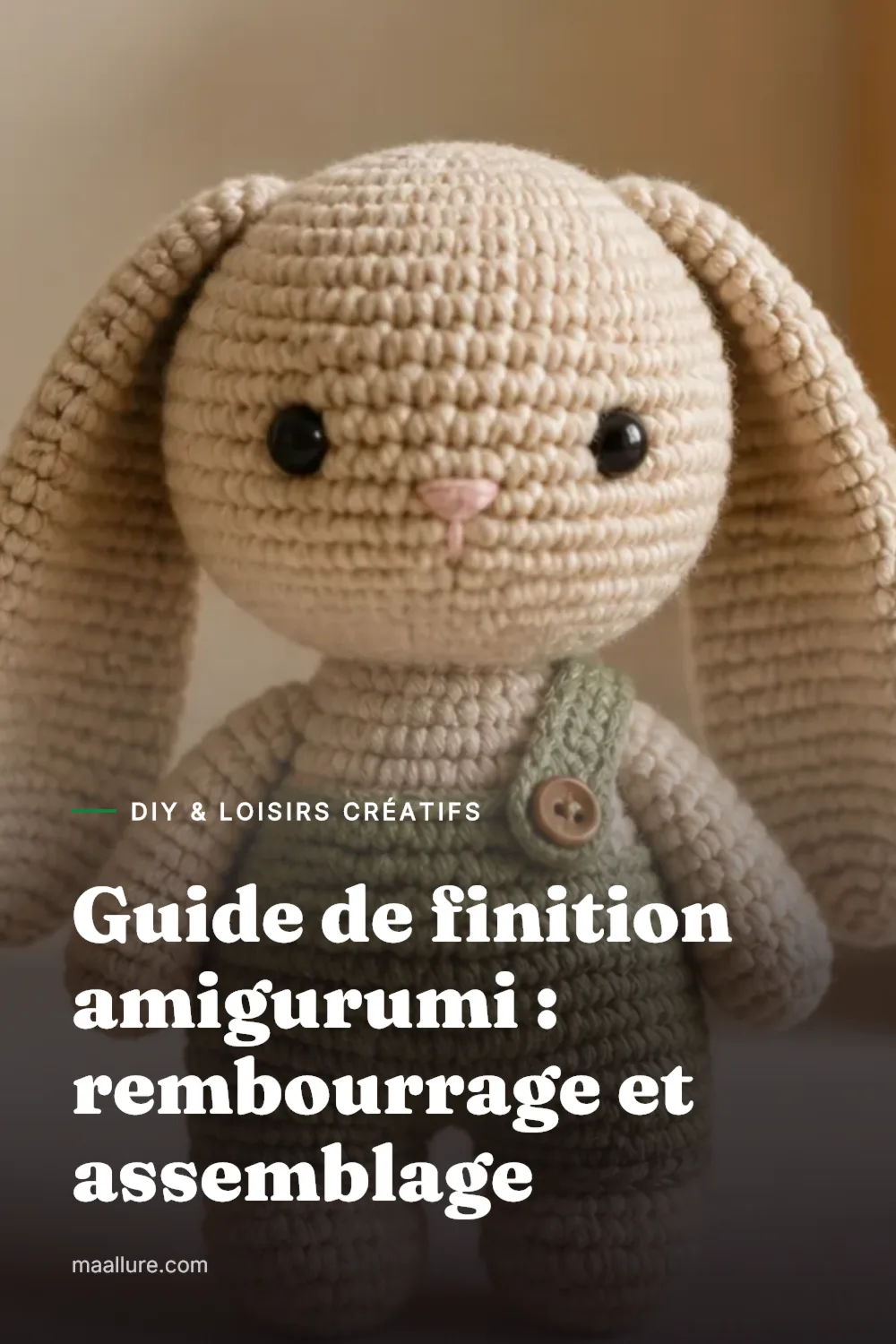 Un amigurumi fait main aux finitions soignées, avec des coutures invisibles et des yeux parfaitement symétriques