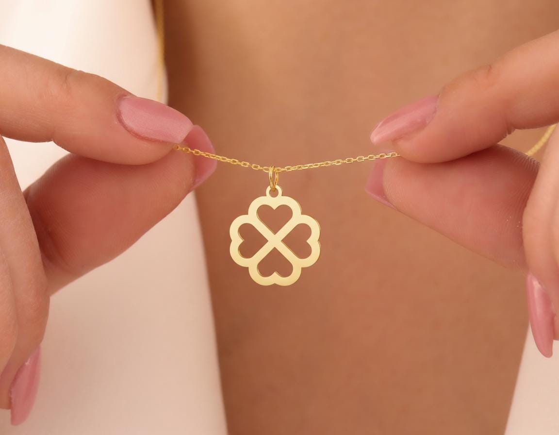 Four Leaf Clover Pendant Necklace in Gold, Rose Gold or Silver