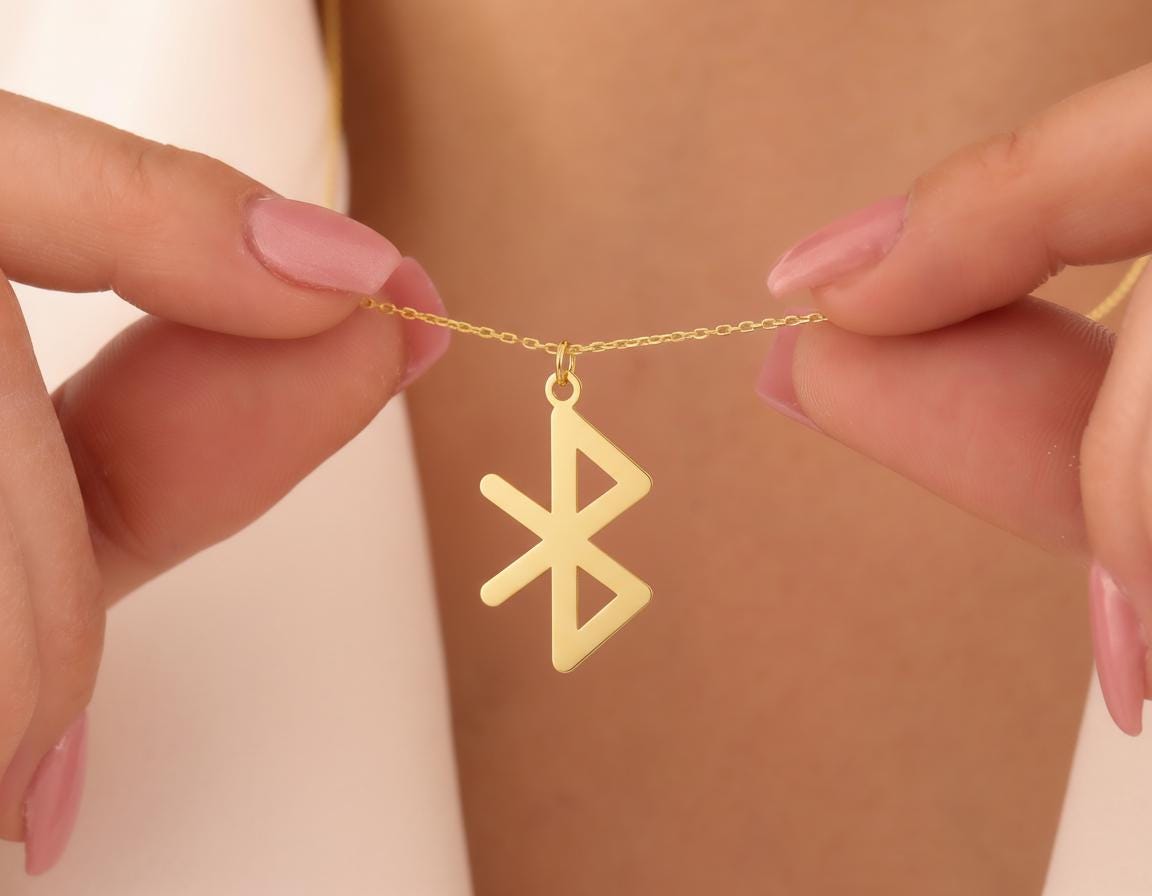Bluetooth Charm Necklace: Gold Tone Pendant